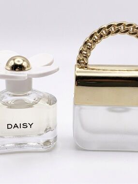 Marc Jacobs Daisy Mini Bottle with White Flower Cap and Gold Accent